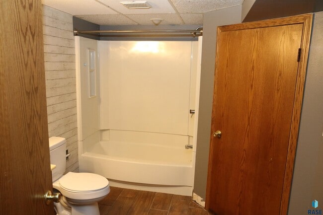 Building Photo - 925 S Harrington Ave