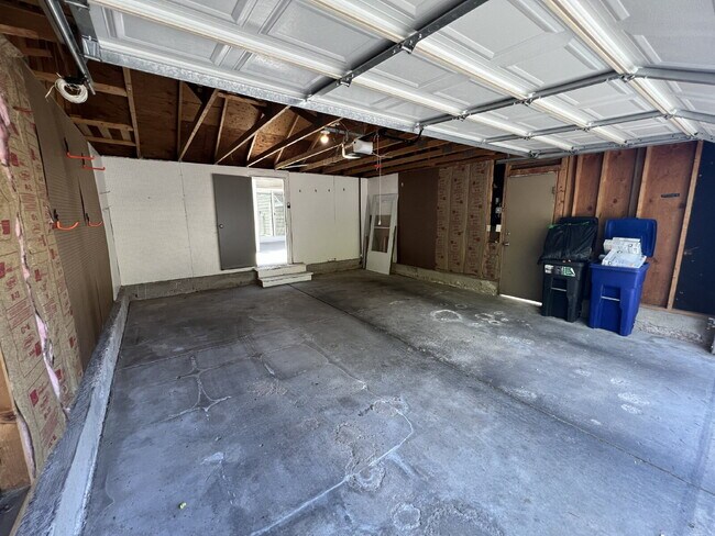 Building Photo - 7052 E Briarwood Dr