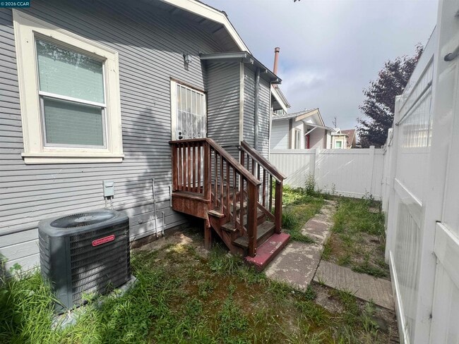 Building Photo - 2824 23rd Ave