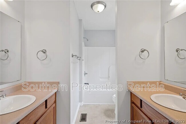 Building Photo - 366 Colonial Hills Dr