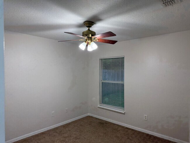 Building Photo - Spacious 4 bedroom home in Lake Mary