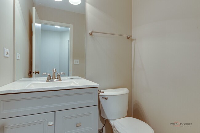Building Photo - 2487 Dickens Dr