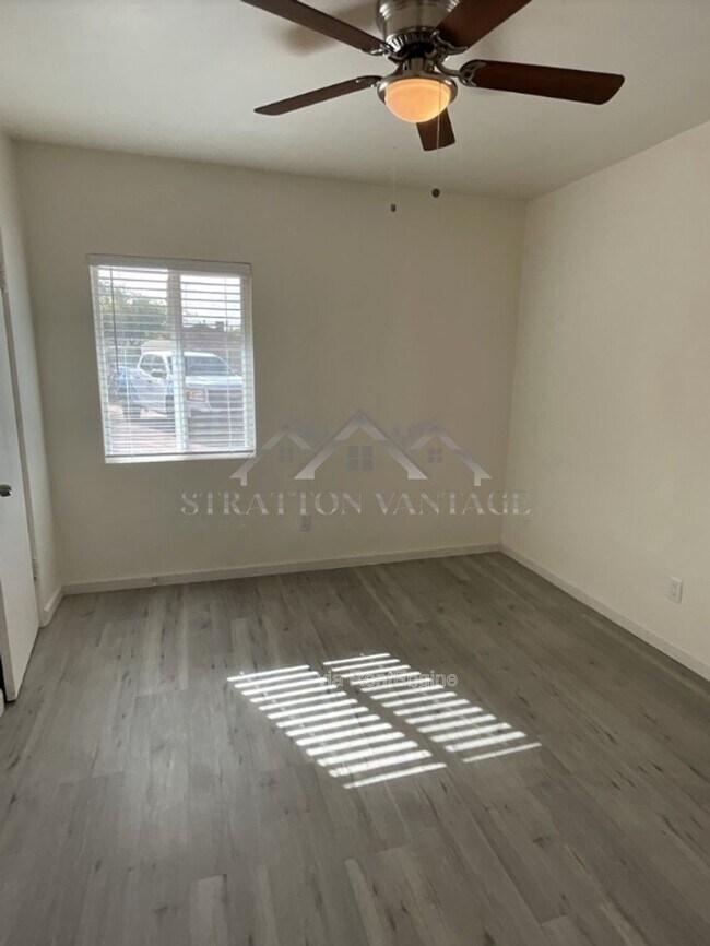 Building Photo - 2556 S Noble St