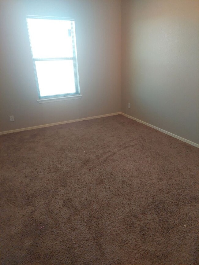 Building Photo - 3 bedroom 2 bathroom beautiful rental ! Available November