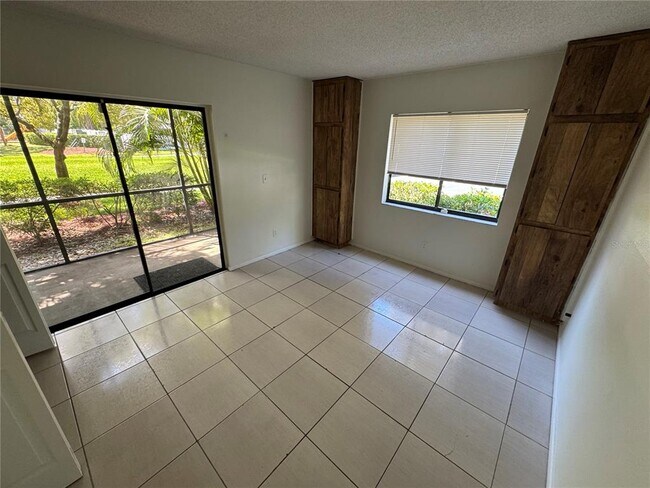 Building Photo - 3300 Fox Chase Cir