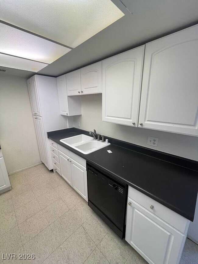 Building Photo - 241 Misty Isle Ln