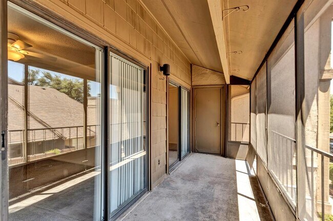 Building Photo - 1202 Thorpe Ln