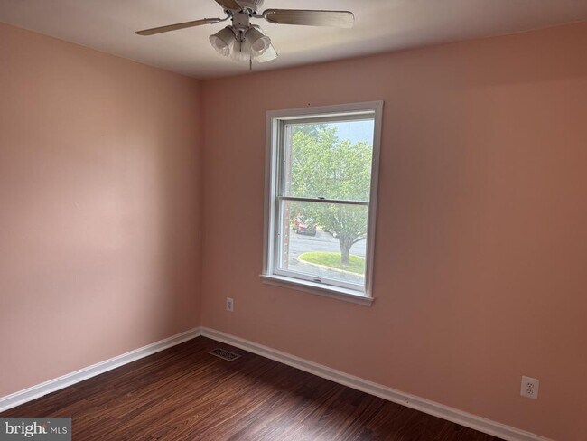 Building Photo - 813 Chesney Ln