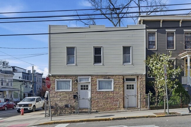 Building Photo - 77 Congress St