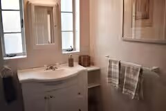 Building Photo - 1616 E 7th St