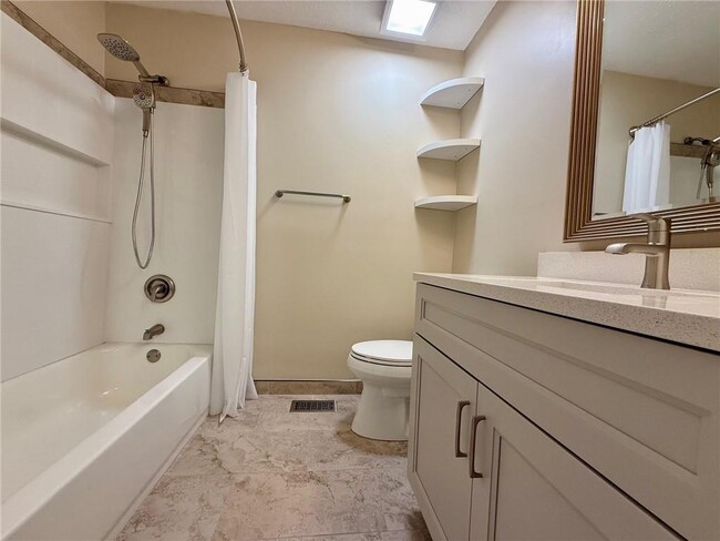 Building Photo - 405 Oak Harbor Ct