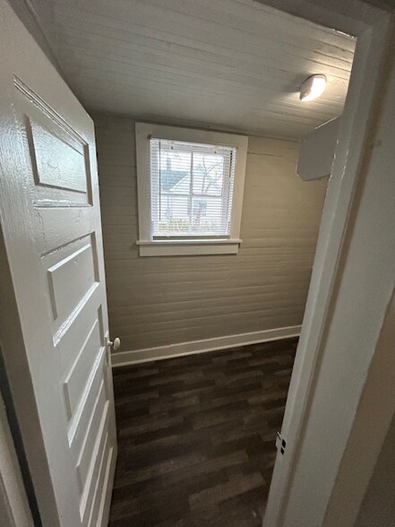 Building Photo - 927 S Jackson St