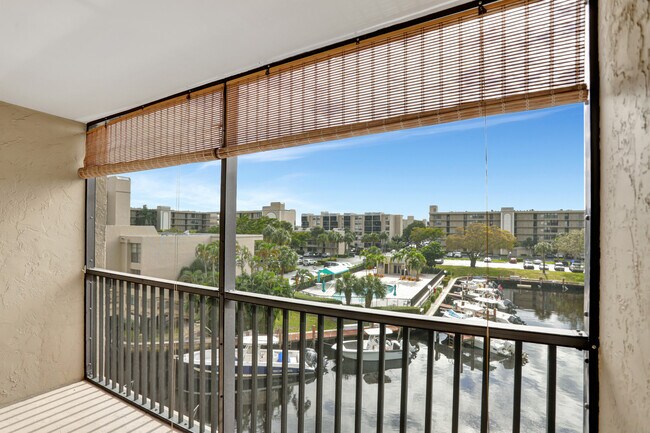 Building Photo - 3 Royal Palm Way