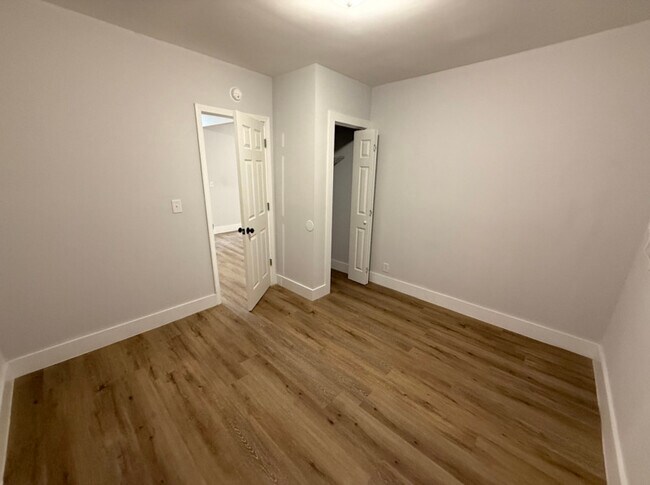 Building Photo - 404 Black Oak Dr