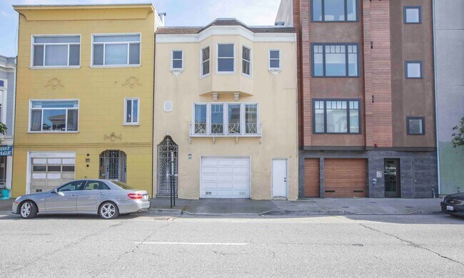 Building Photo - 853