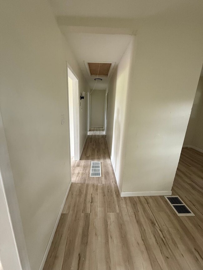 Building Photo - 3 Bed, 1 Bath for Rent in Xenia