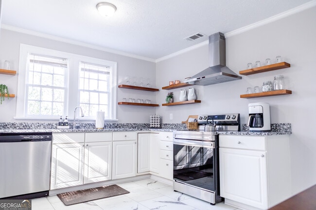 Building Photo - 111 E Screven St