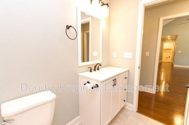 Building Photo - 4436 Oakwood Dr