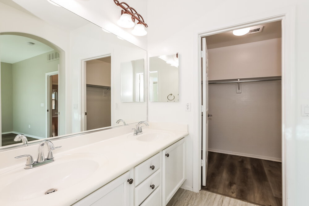 Building Photo - 3355 E Hampton Ln