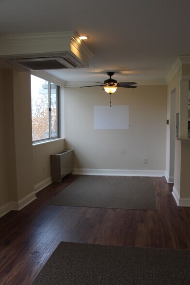 Building Photo - 1512 S Arlington Ridge Rd