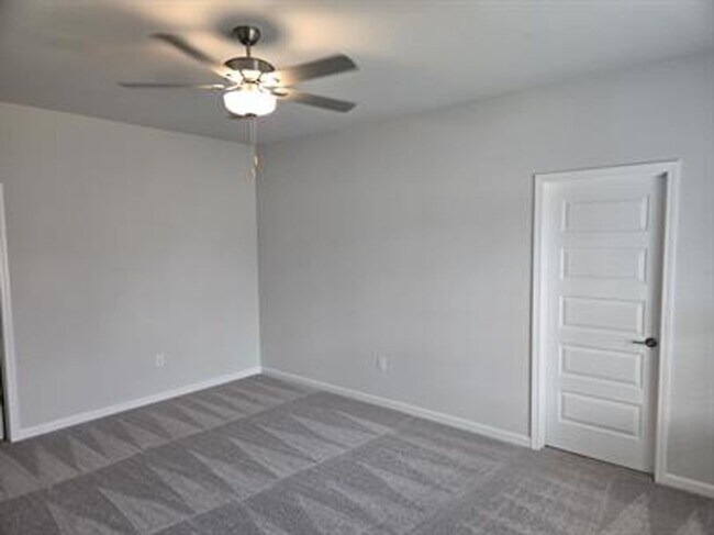 Building Photo - 14480 Mountain Strm Dr