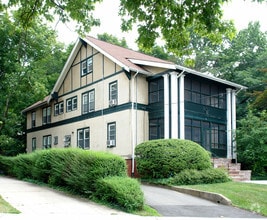 Building Side View - 31 Lincoln Ave