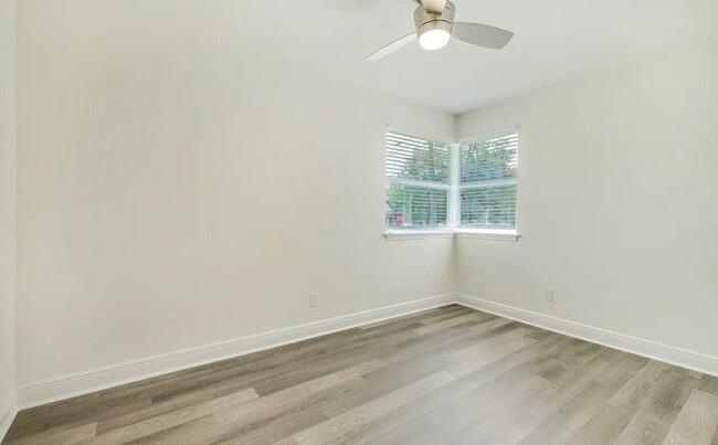Building Photo - 4590 Colonial Ave