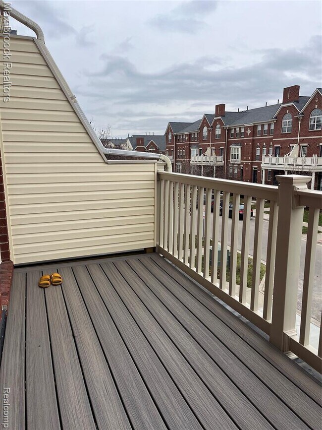 Building Photo - 3255 Camden Dr