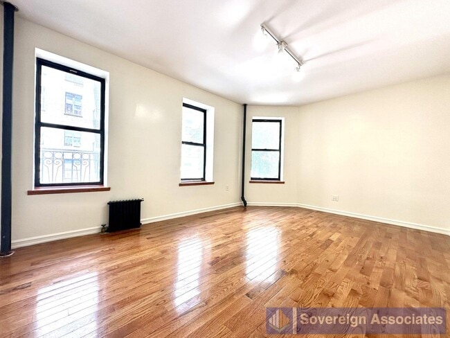 Building Photo - 610 W 150th St