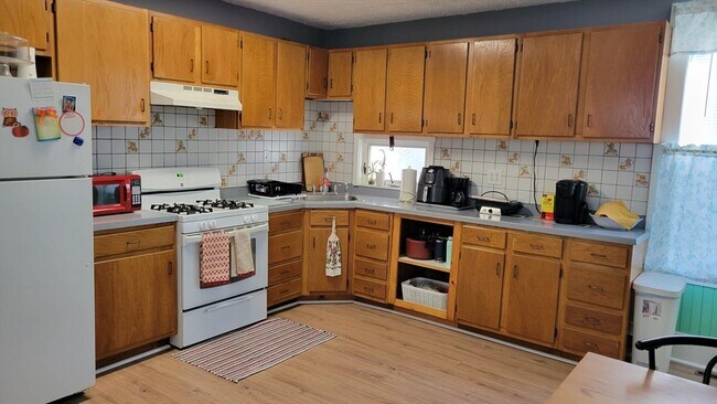 Building Photo - 7 Pearl St