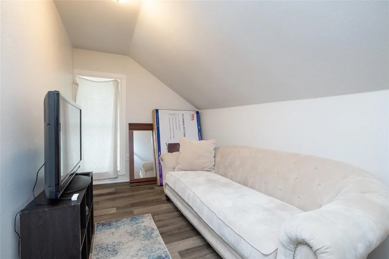 Building Photo - 2317 Gilford St