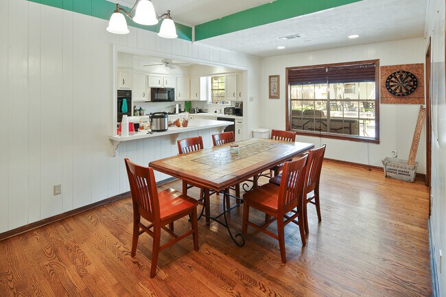 Building Photo - 1406 Angelina Cir