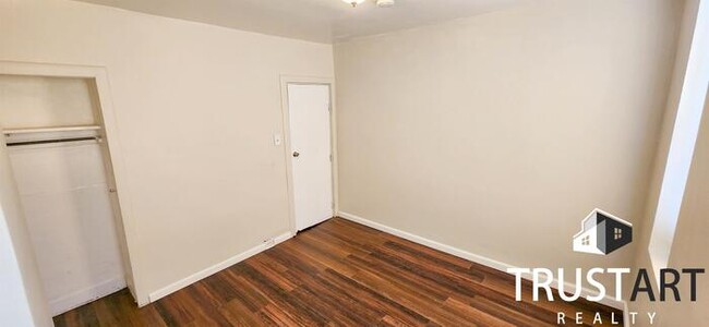 Building Photo - 3 bedroom house with backyard and basement.