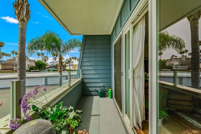 Building Photo - Stunning Spacious 2 Bed 2.5 Bath Condo in ...