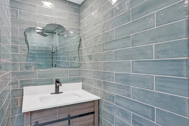 Building Photo - 725 Harrison St