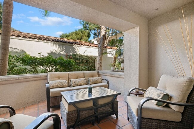 Building Photo - Total Quality Living! El Escorial... EAST BEACH!