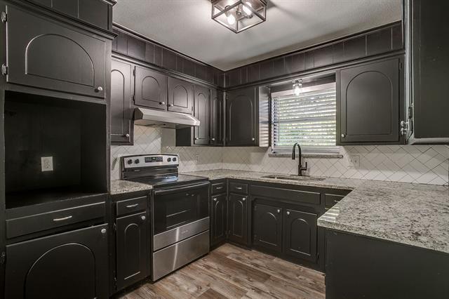 Building Photo - 317 NW Suzanne Terrace