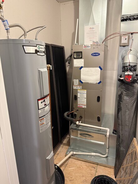 Storage utility space - 4521 SE Ember Ln