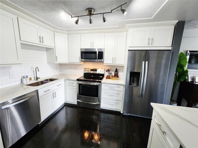 Building Photo - 4651 1st St NE