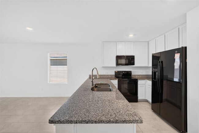 Building Photo - 320 Dewberry St