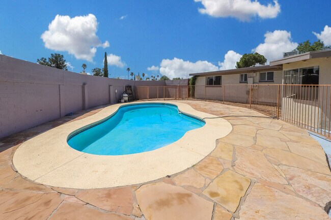 Building Photo - 3221 S Grady Ave