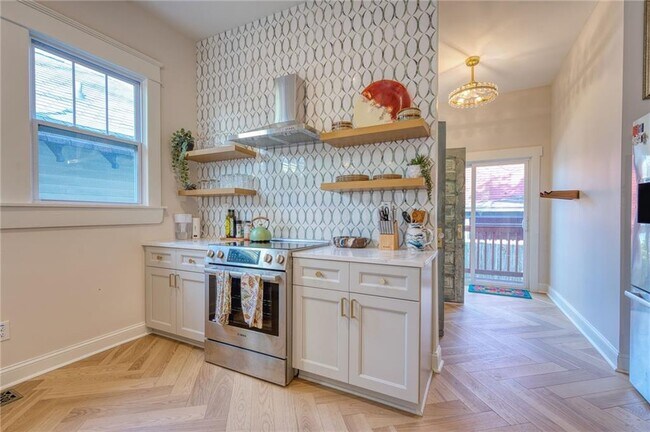 Building Photo - 85 Waddell St NE