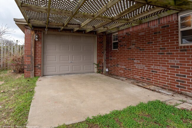 Building Photo - Clabber Creek- Fayetteville
