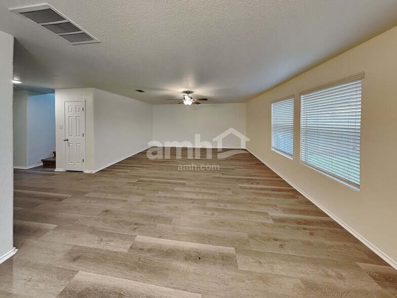 Building Photo - 11919 Silver Pass