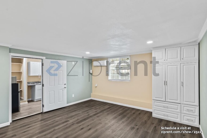 Building Photo - Unit C