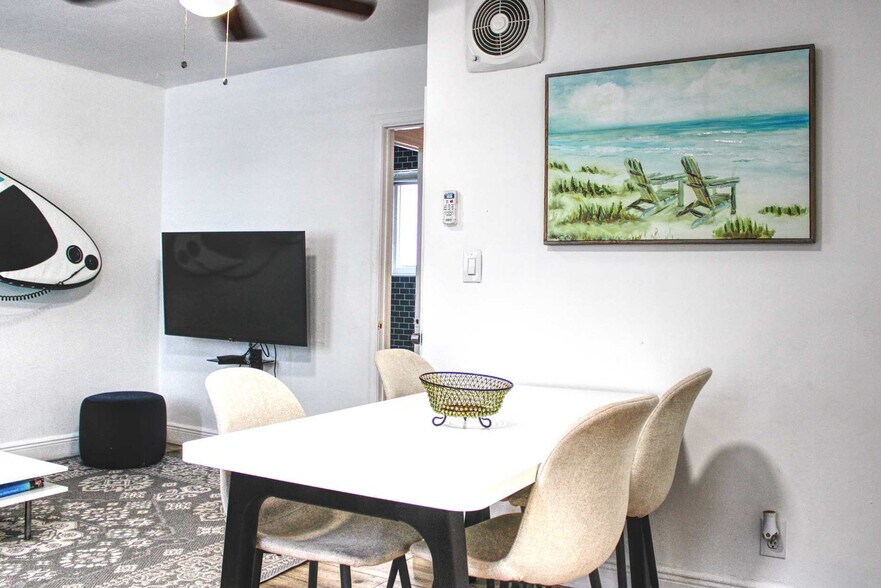 Building Photo - 329 Madison St