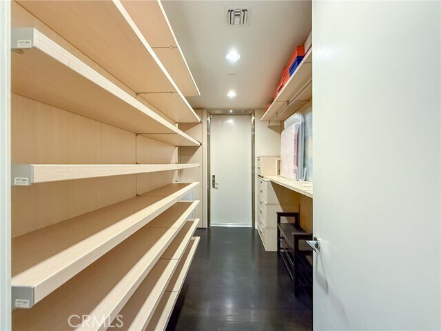 Building Photo - 443 N Palm Dr
