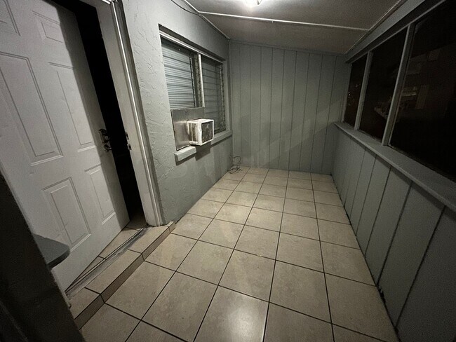 Building Photo - Cozy 1-Bedroom Apartment with Screened-In Patio & On-Site Laundry