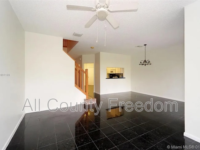 Building Photo - 8331 Vía Serena