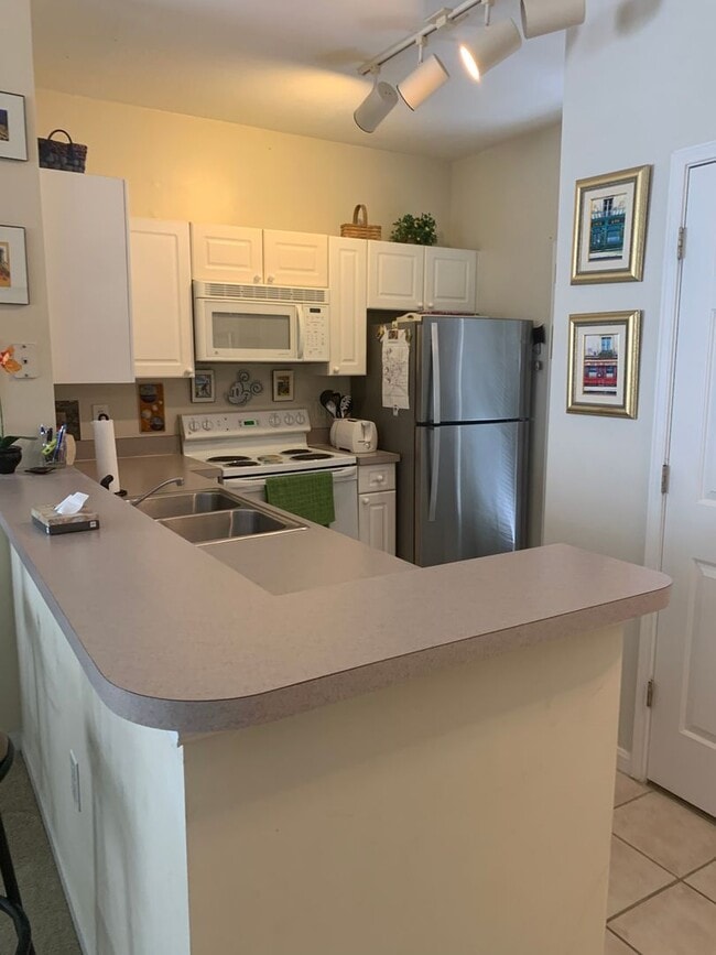 Building Photo - 571 Water St